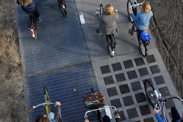 Conheça a primeira ciclovia solar do mundo